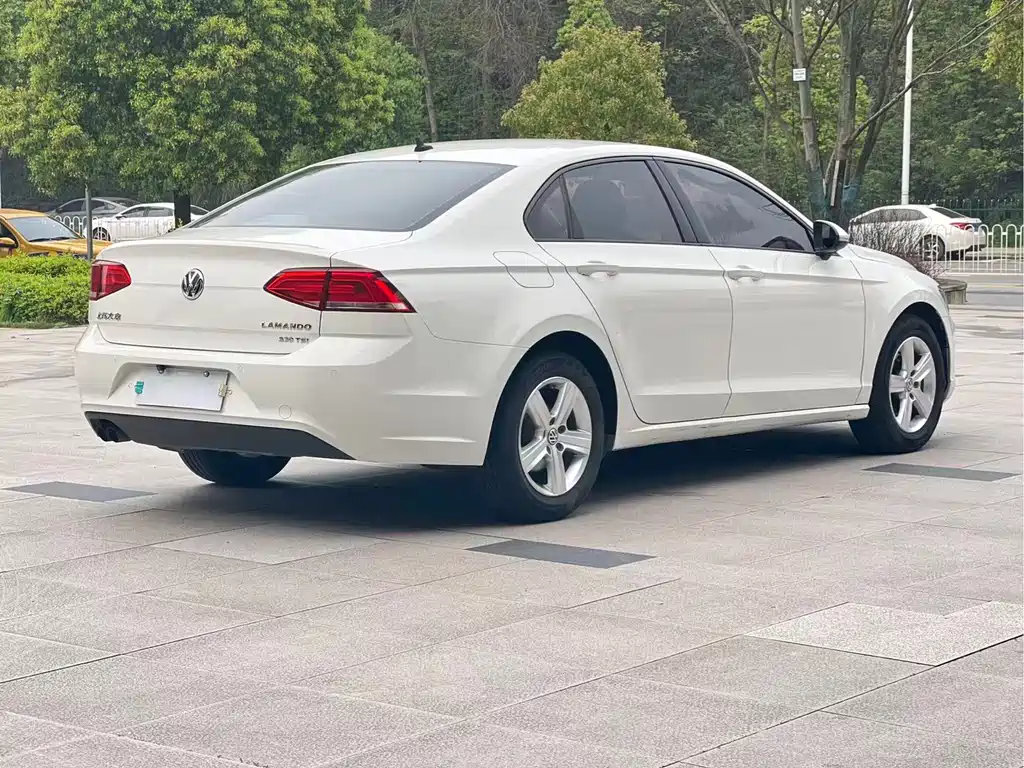 Volkswagen Lamando 2017 230TSI DSG