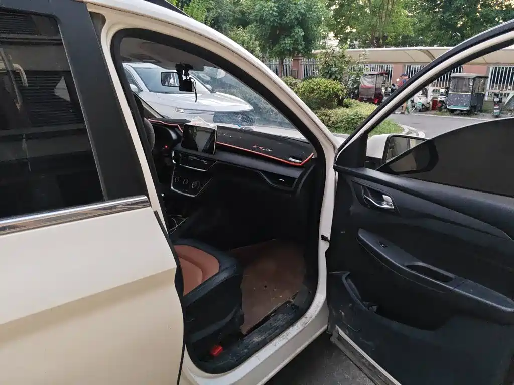 Wuling Hongguang S3 — миниатюра 19
