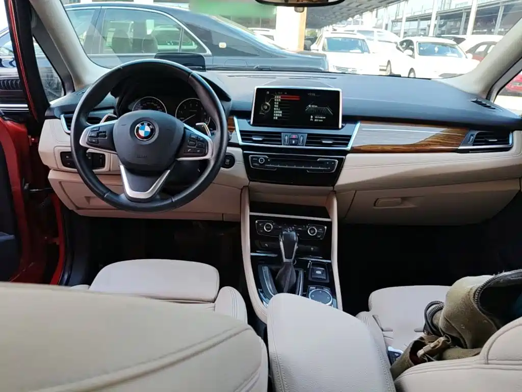 BMW 2 Series Active Tourer — миниатюра 10
