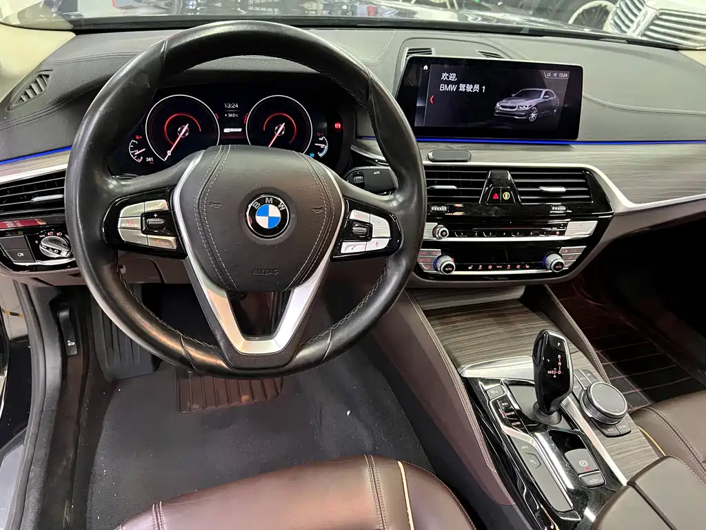 BMW 5 Series New Energy — миниатюра 15