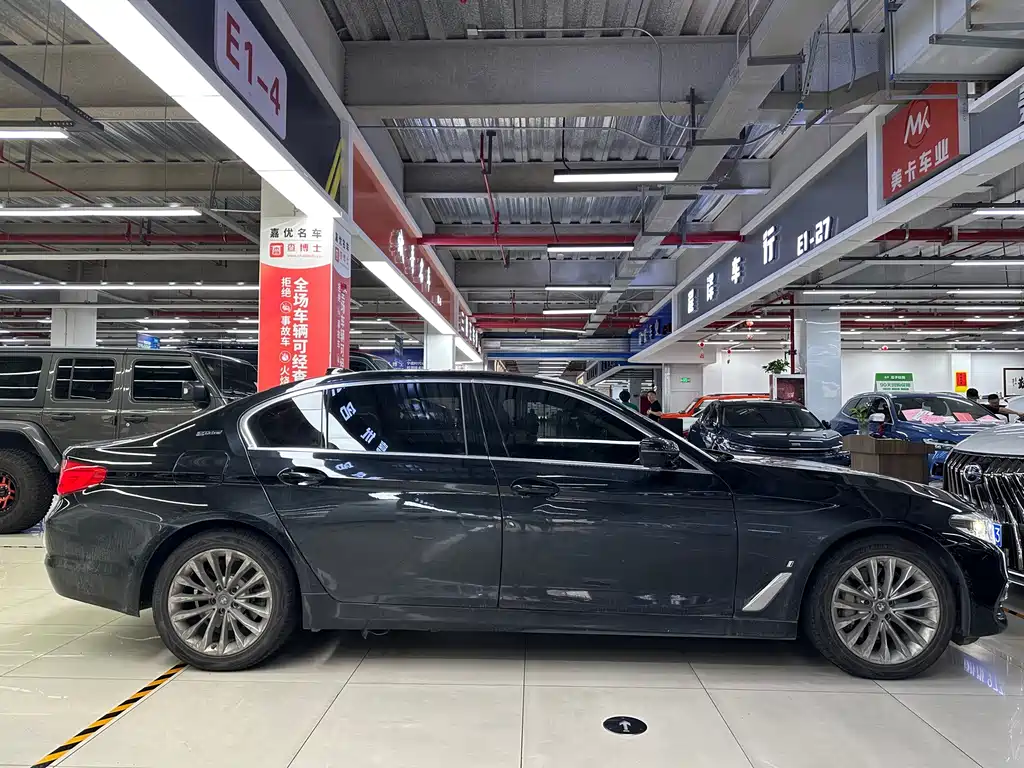 BMW 5 Series New Energy — миниатюра 8