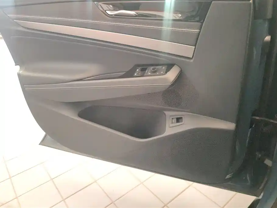 VOLKSWAGEN ID.7 VIZZION