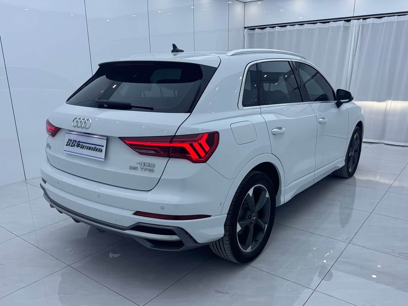 Audi Q3 1.4 л 2022 г. Белый, пробег 42000 км