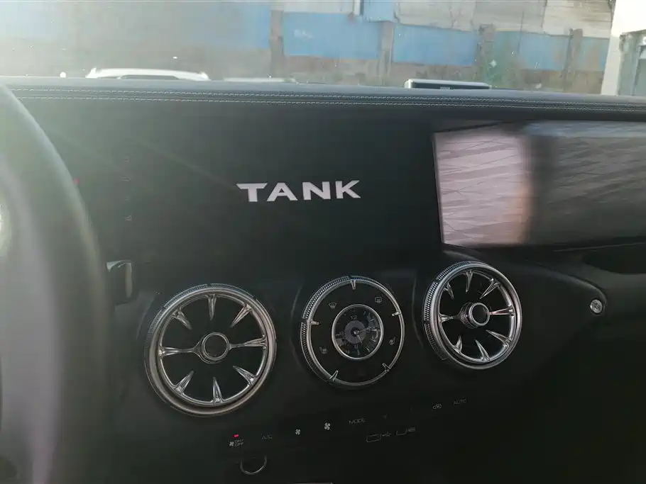 TANK TANK 300