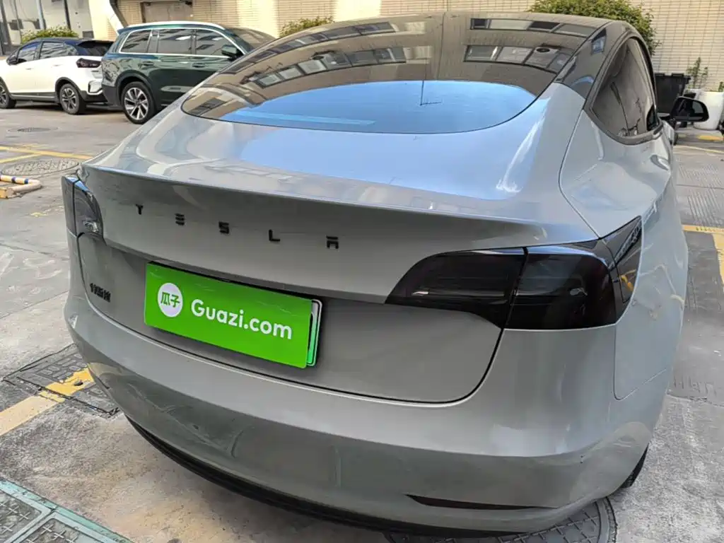 Tesla Model 3 — миниатюра 6