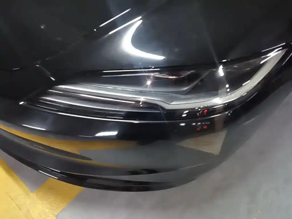 Tesla Model 3 — миниатюра 24