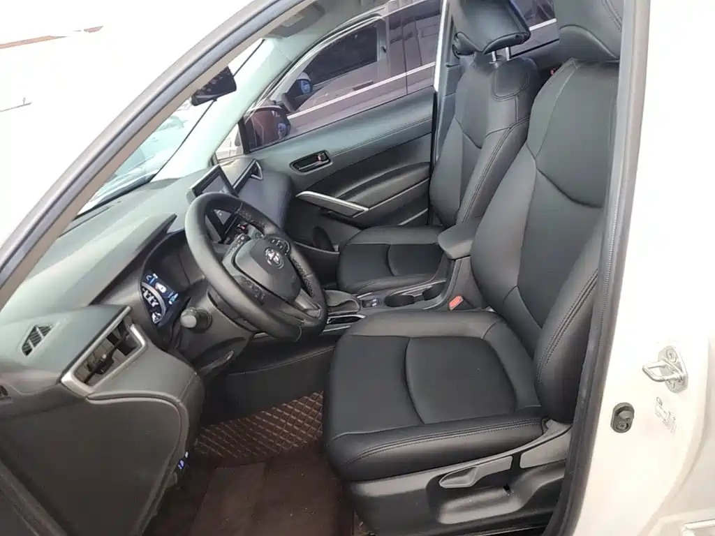 Toyota Corolla Cross — миниатюра 15