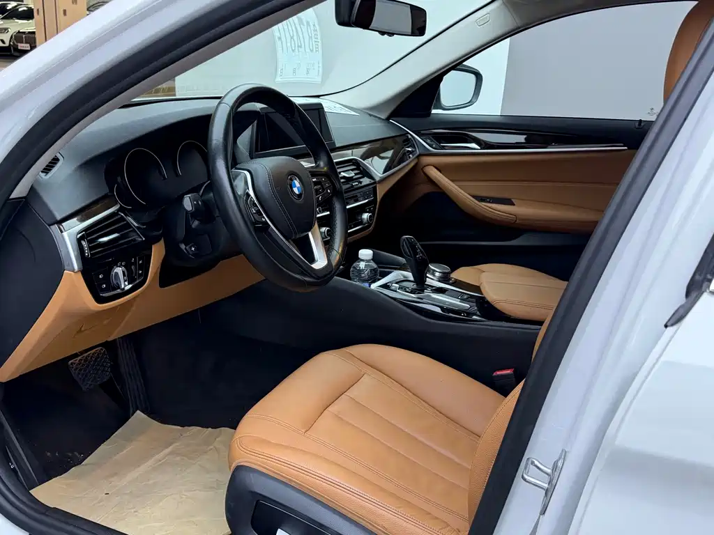 BMW 5 Series — миниатюра 4
