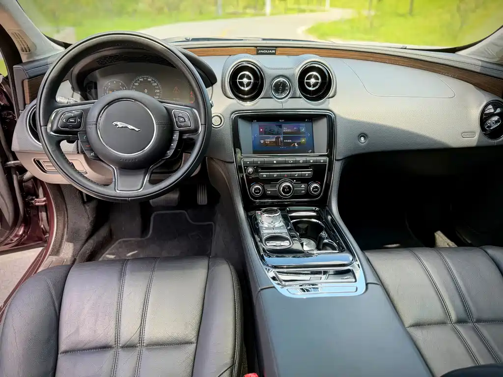 Jaguar XJ — миниатюра 14
