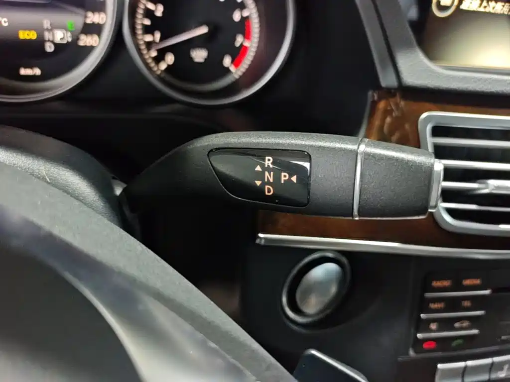 Mercedes-Benz E-Class — миниатюра 14