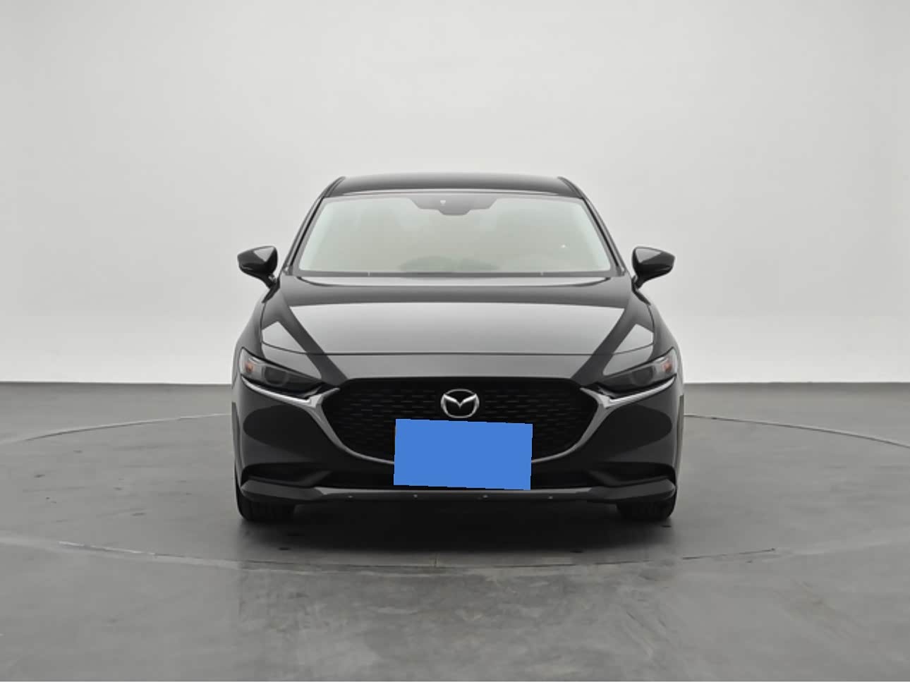 Mazda Mazda3 Axela 2.0 л 2023 г. Серебристо-серый, пробег 42699 км