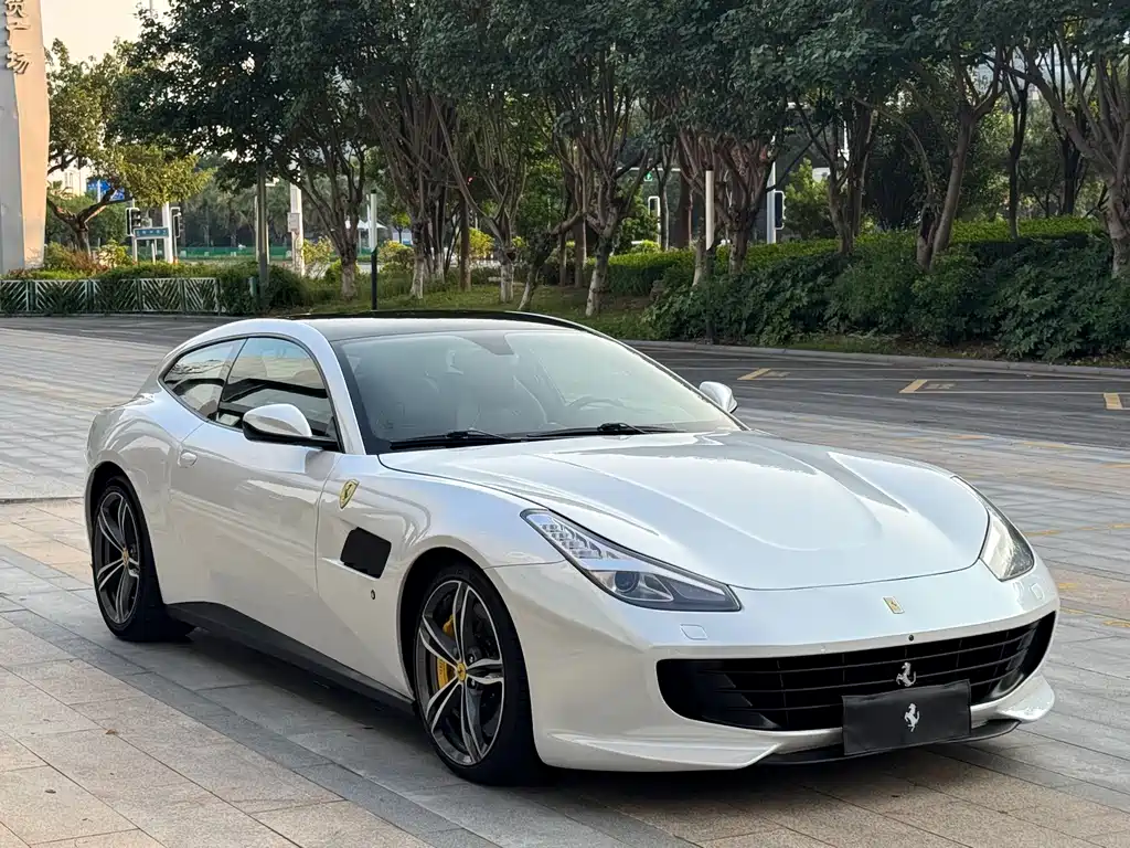 FERRARI GTC4LUSSO