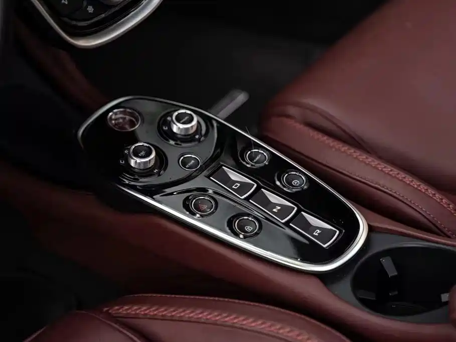 McLaren GT — миниатюра 5