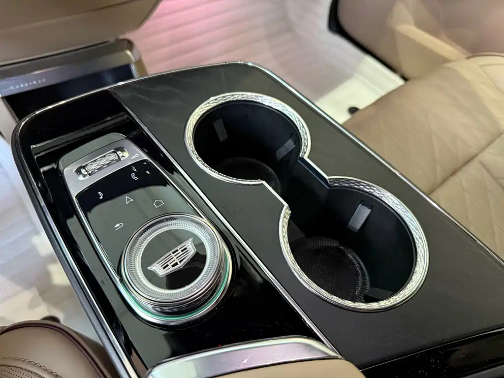 Cadillac Lyriq — миниатюра 6