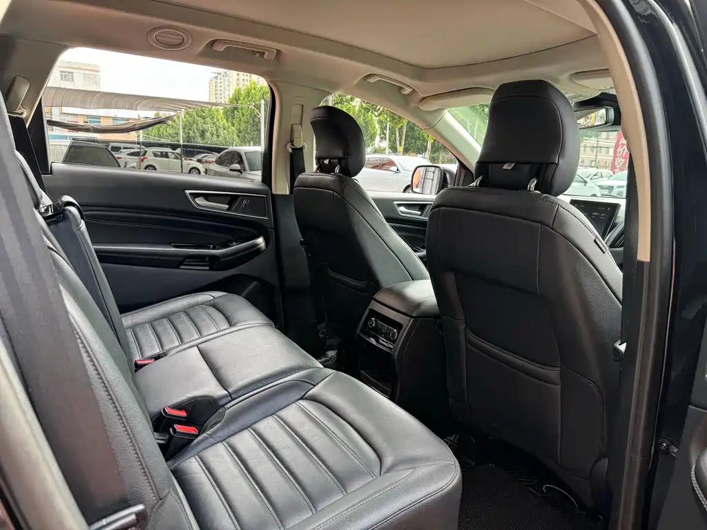 Ford Edge — миниатюра 9