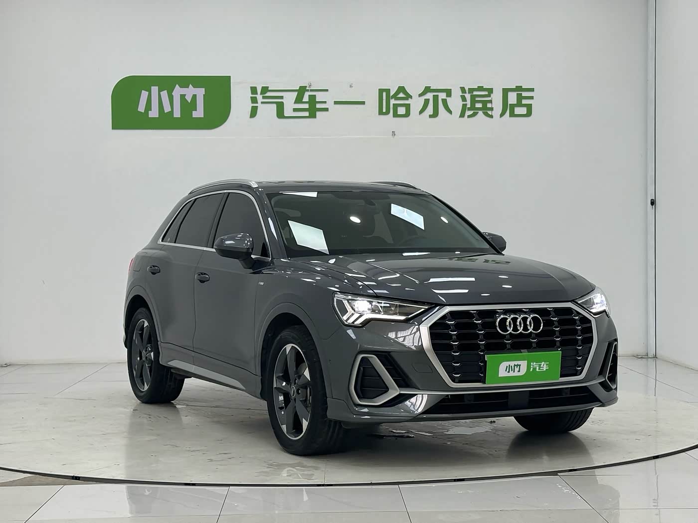 Audi Q3 1.4 л 2022 г. Серебристо-серый, пробег 10000 км