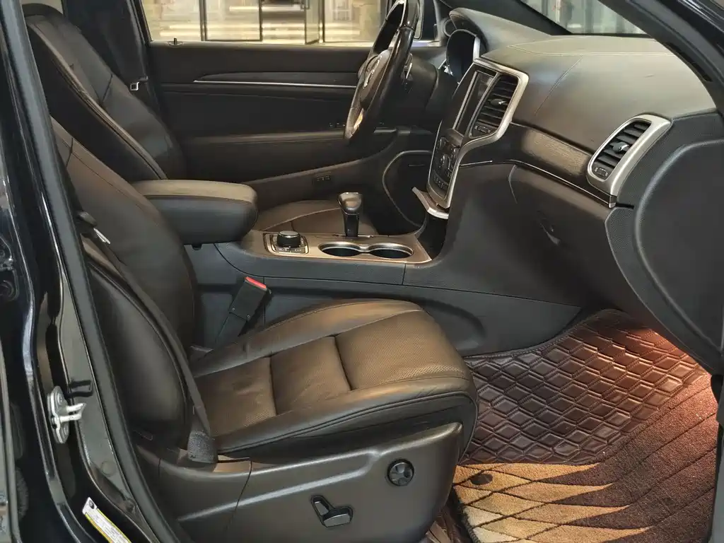 Jeep Grand Cherokee (Import) — миниатюра 13