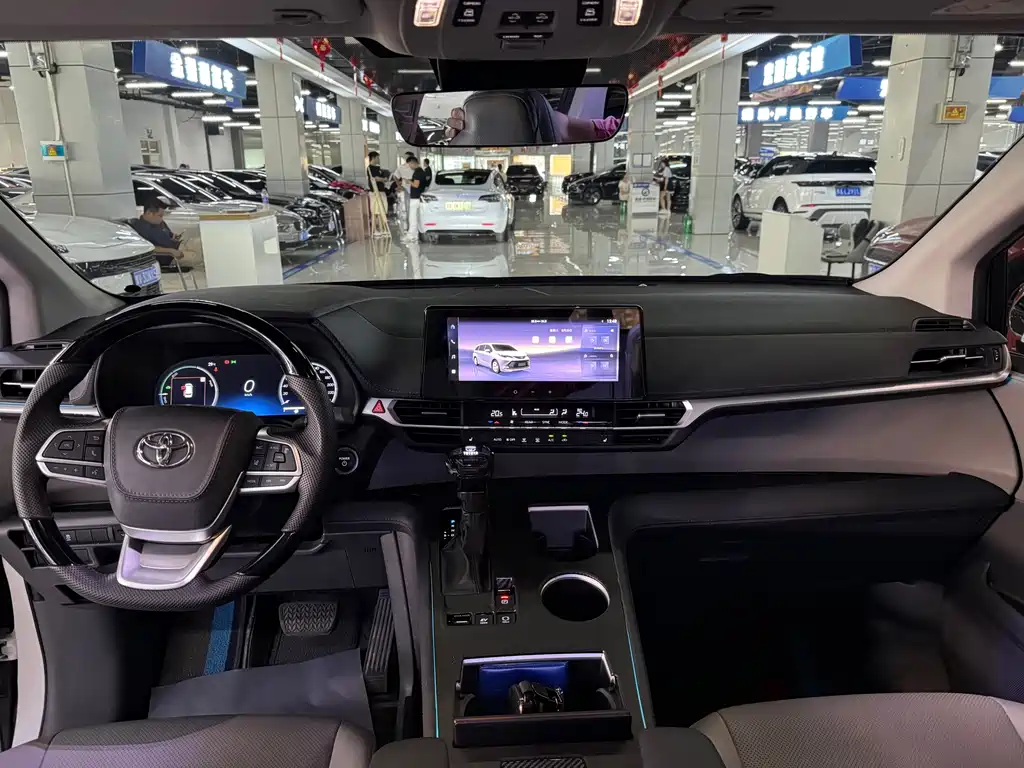 Toyota Sienna — миниатюра 9