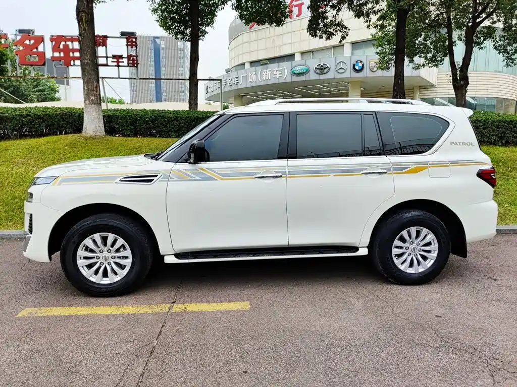 Nissan Patrol — миниатюра 3