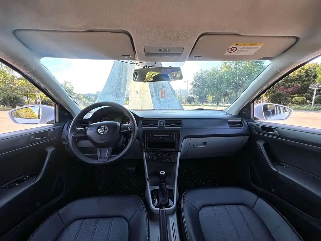 Skoda Rapid — миниатюра 5