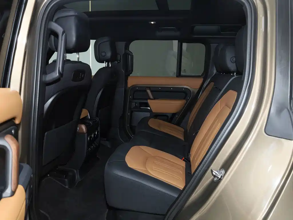 Land Rover Defender — миниатюра 12