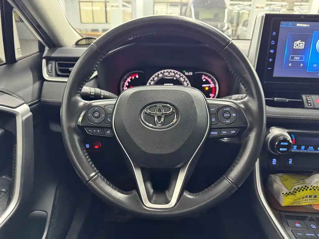 Toyota RAV4 — миниатюра 12
