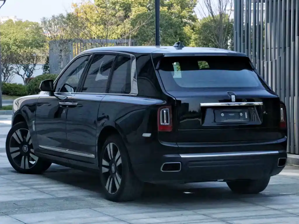Rolls-Royce Cullinan 2018 мест