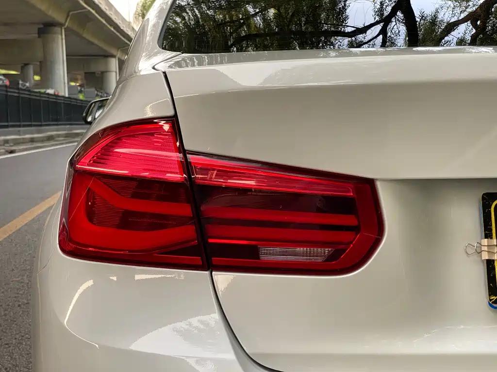 BMW 3 Series — миниатюра 10