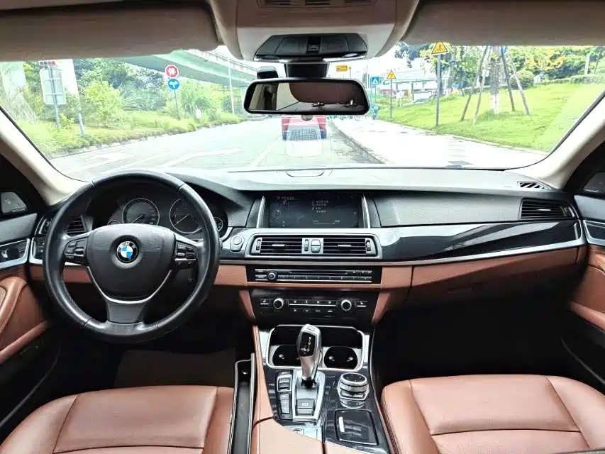 BMW 5 Series — миниатюра 6