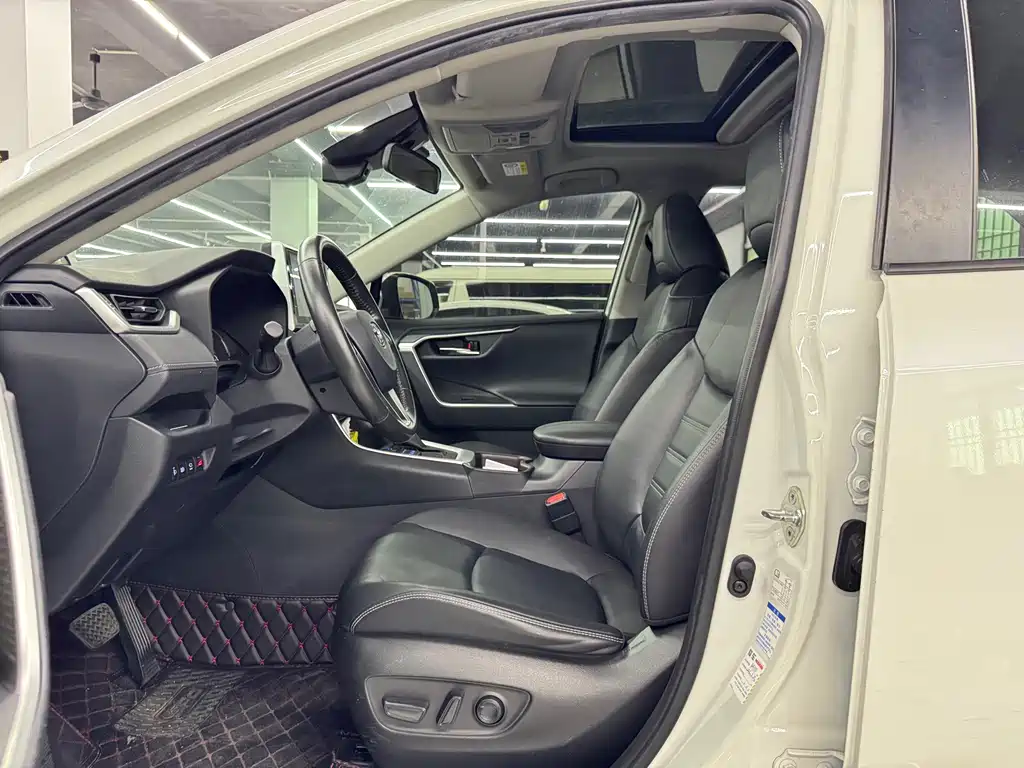 Toyota RAV4 — миниатюра 8