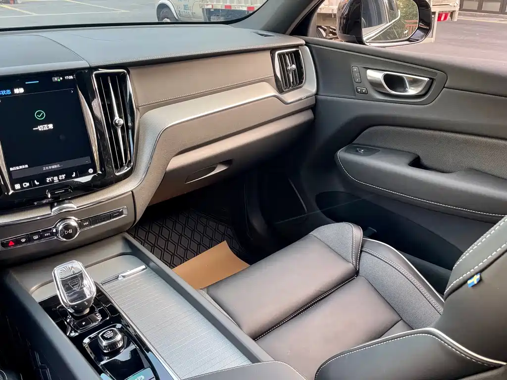 VOLVO XC60 PLUG IN HYBRID