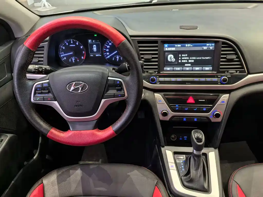 Hyundai Elantra — миниатюра 10