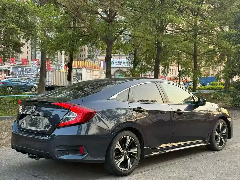 Honda Civic — миниатюра 7