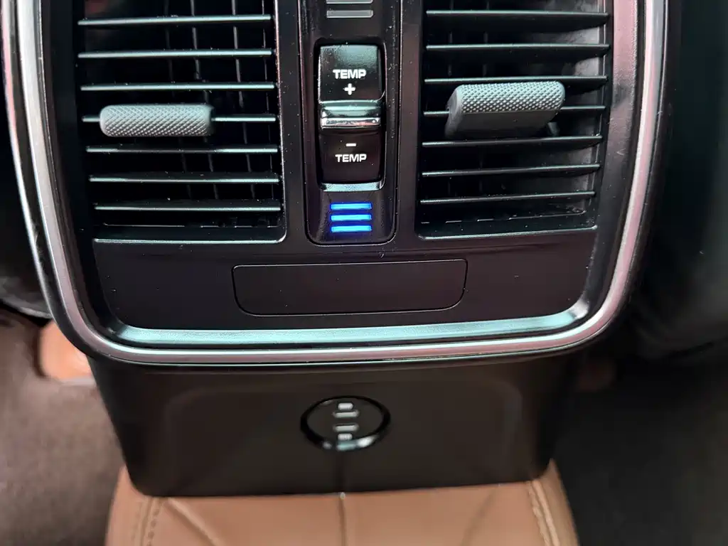 Porsche Macan — миниатюра 6