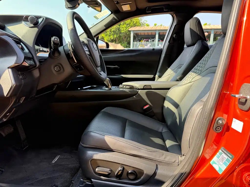 Lexus UX New Energy — миниатюра 5