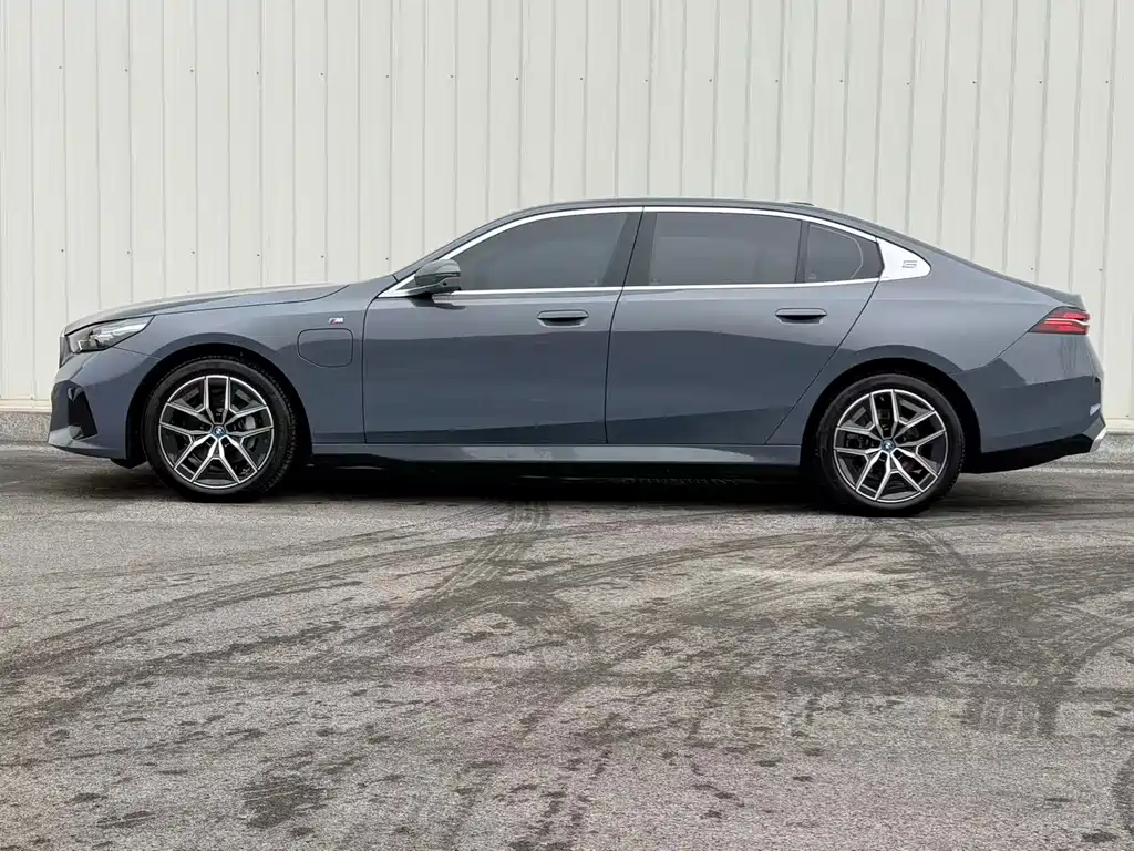 BMW I5