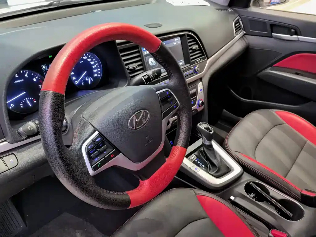 Hyundai Elantra — миниатюра 6