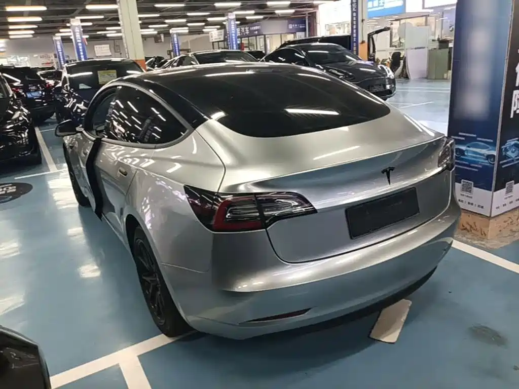 Tesla Model 3 — миниатюра 5