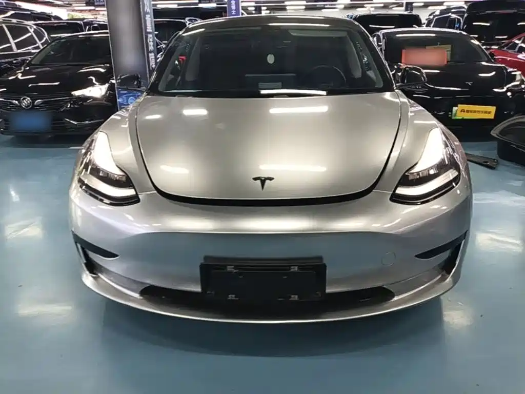 Tesla Model 3 — миниатюра 3