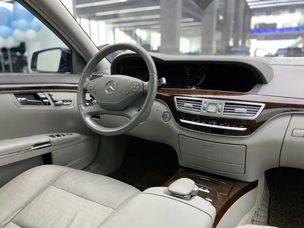 Mercedes-Benz S-Class — миниатюра 32