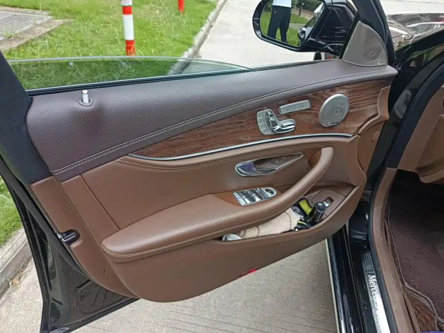 Mercedes-Benz E-Class — миниатюра 7