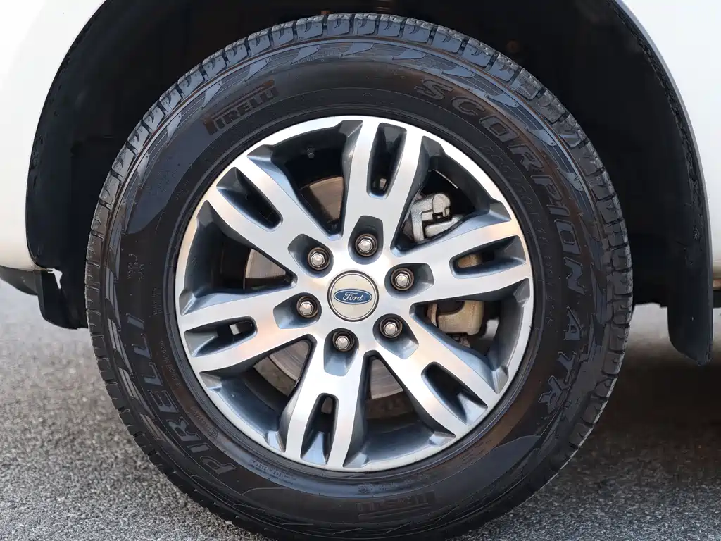 Ford Everest — миниатюра 32