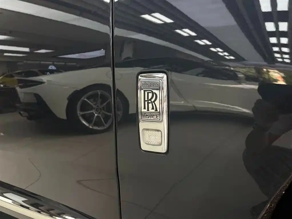Rolls-Royce Cullinan 2018 мест