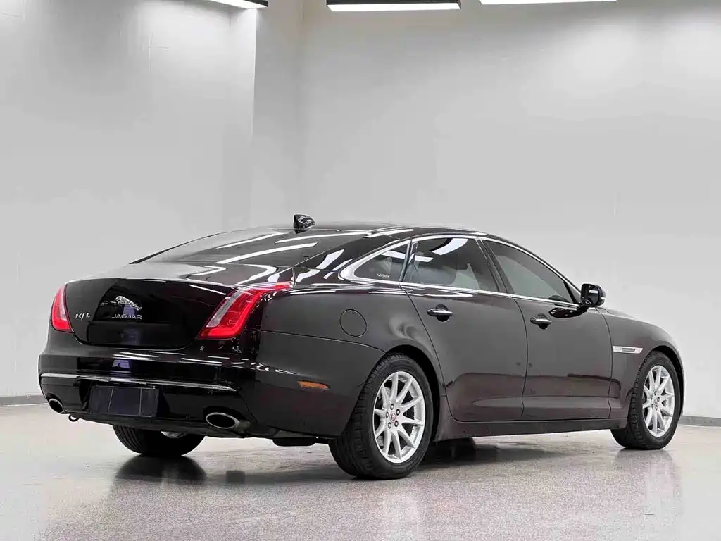 Jaguar XJ — миниатюра 5
