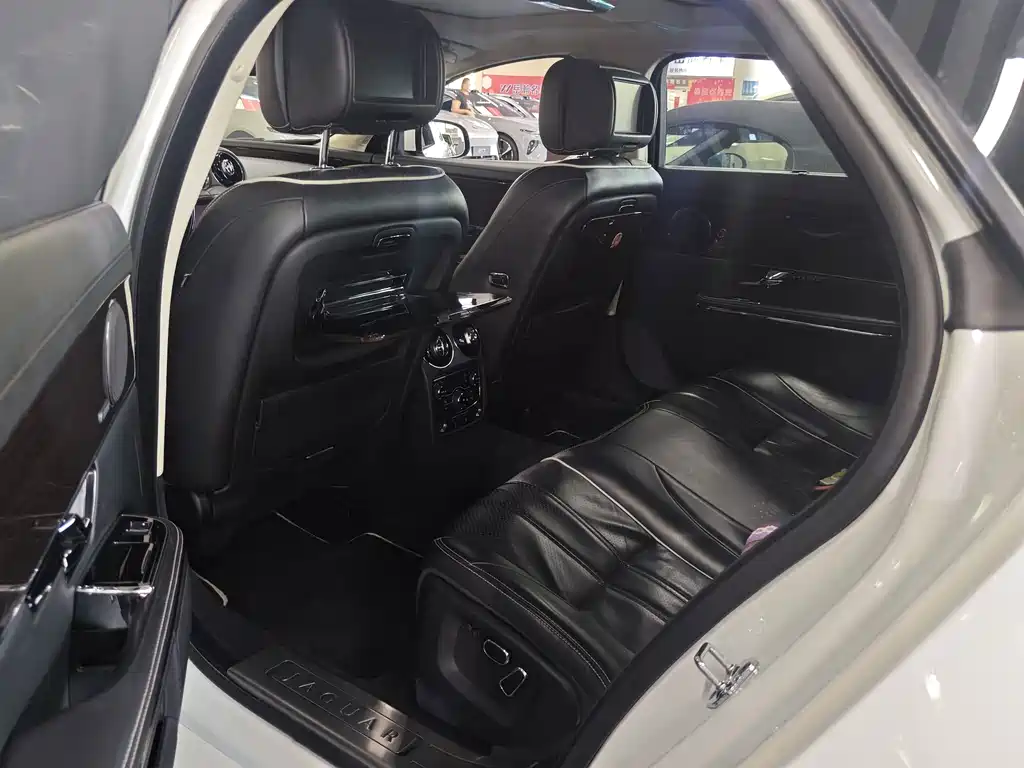 Jaguar XJ — миниатюра 12