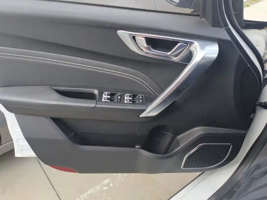 Geely Vision X3 — миниатюра 7