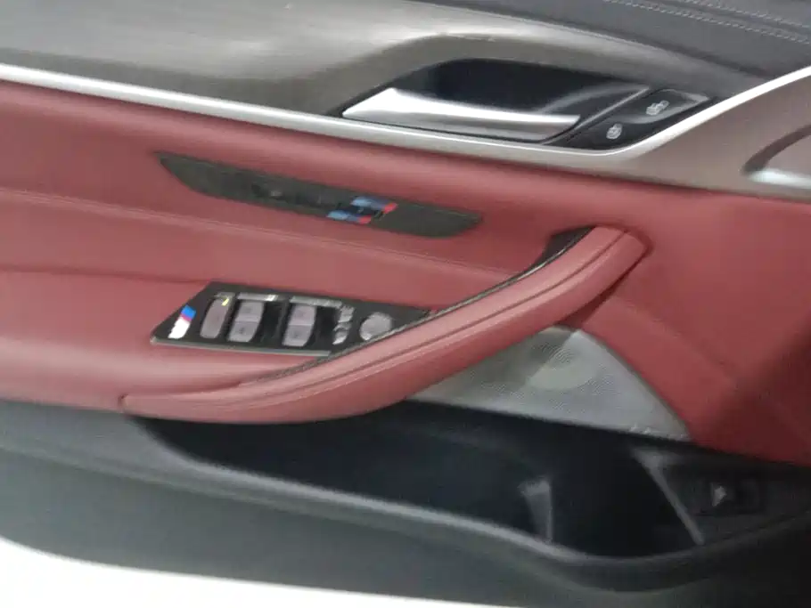 BMW 5 Series — миниатюра 7