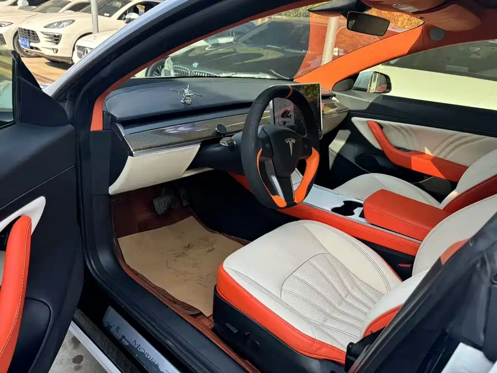 Tesla Model 3 — миниатюра 7