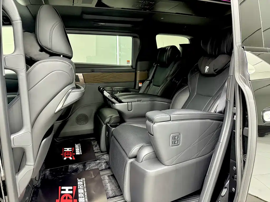 Toyota Alphard 2024 2.5L Premium
