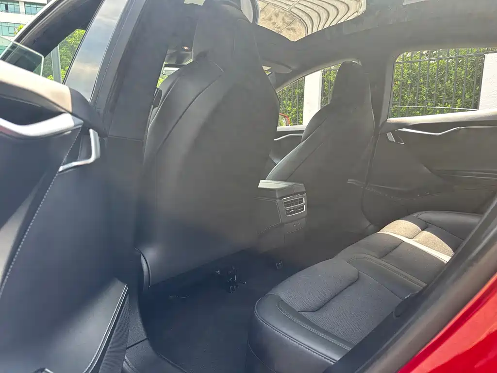 Tesla Model S — миниатюра 8